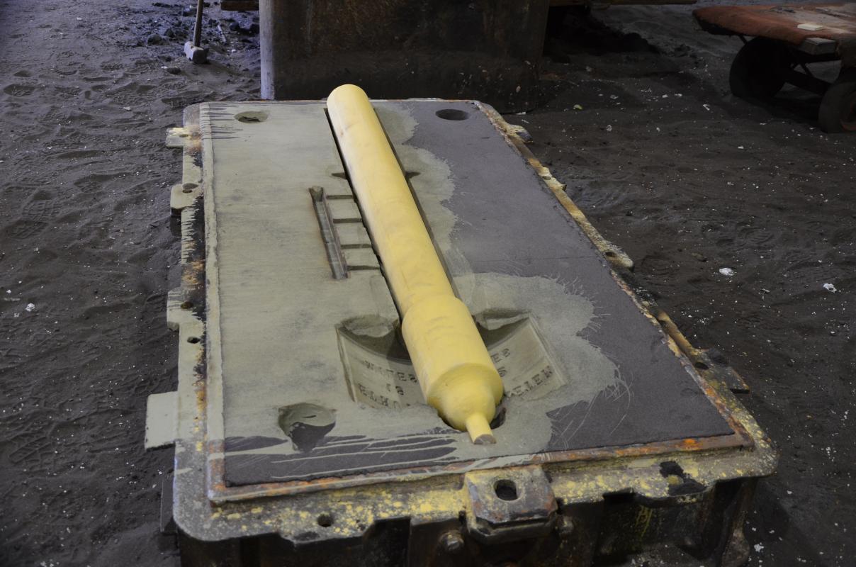 Mould front and core
