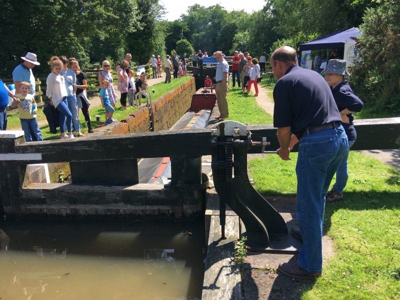 Lock demonstration at Community Waterways Day, Froghall, July 2016