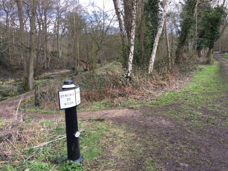 Milepost near to Crumpwood